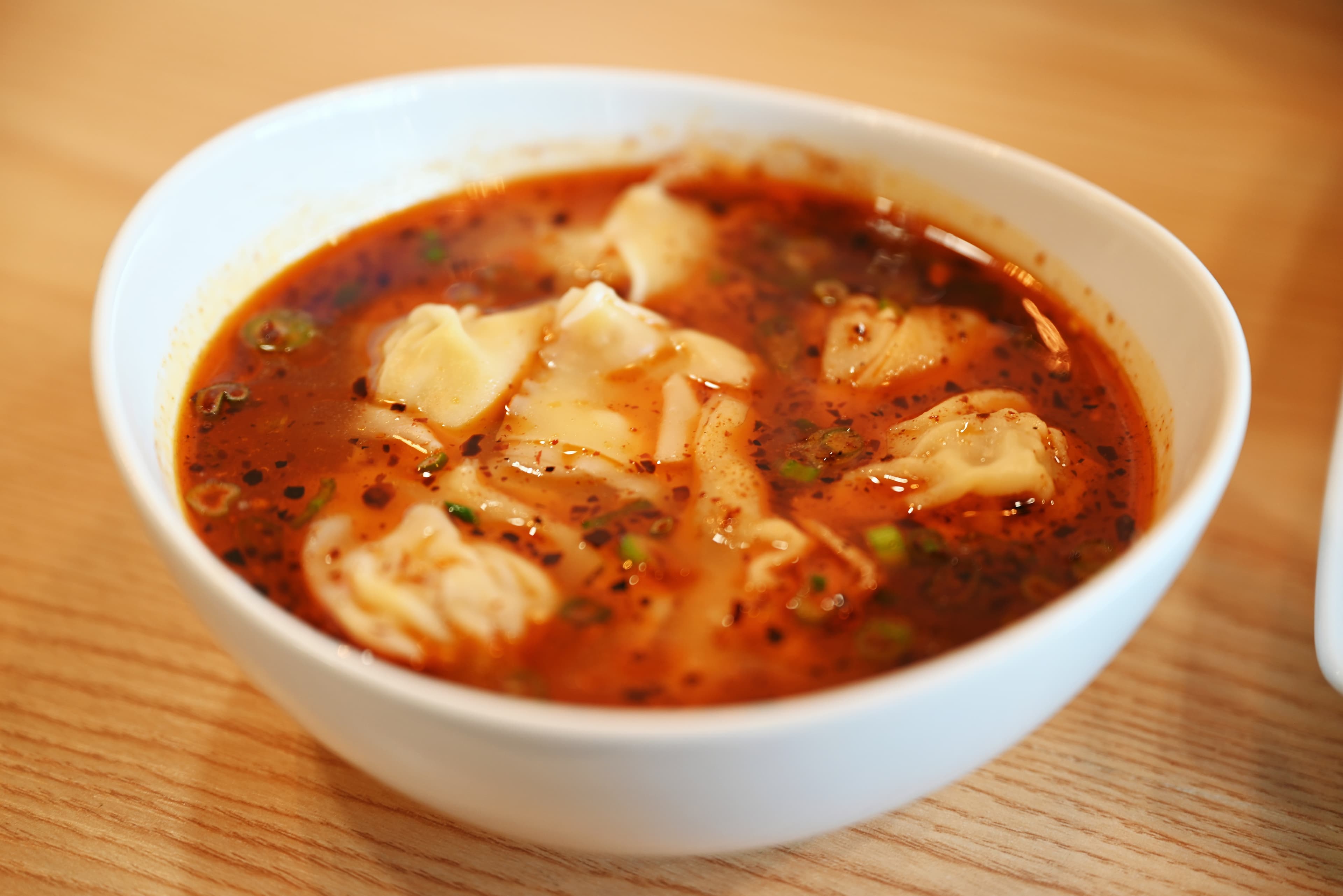 Sichuan Spicy Wontons in Green Pepper Oil (8 pcs)