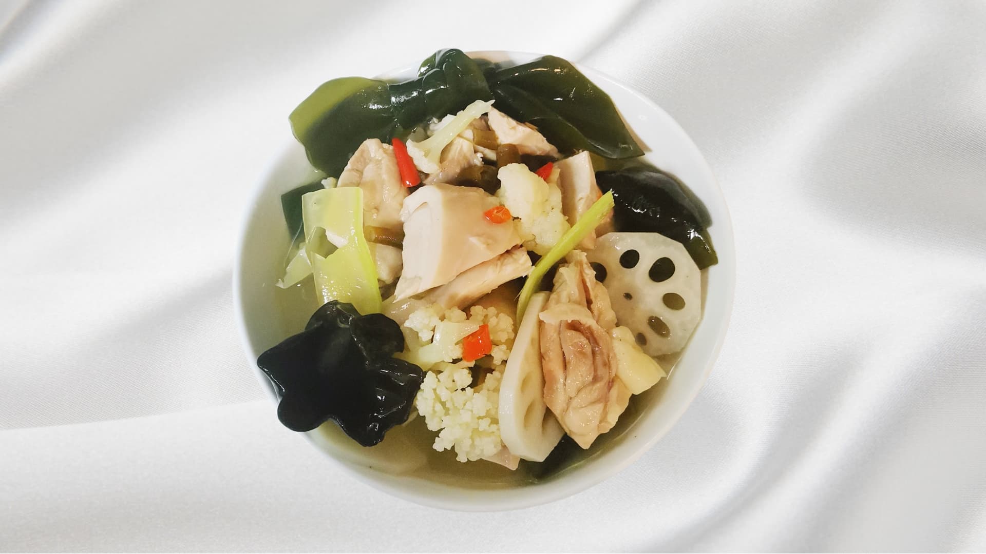 Bobo Chicken in Chili Oil / Green Pepper Oil